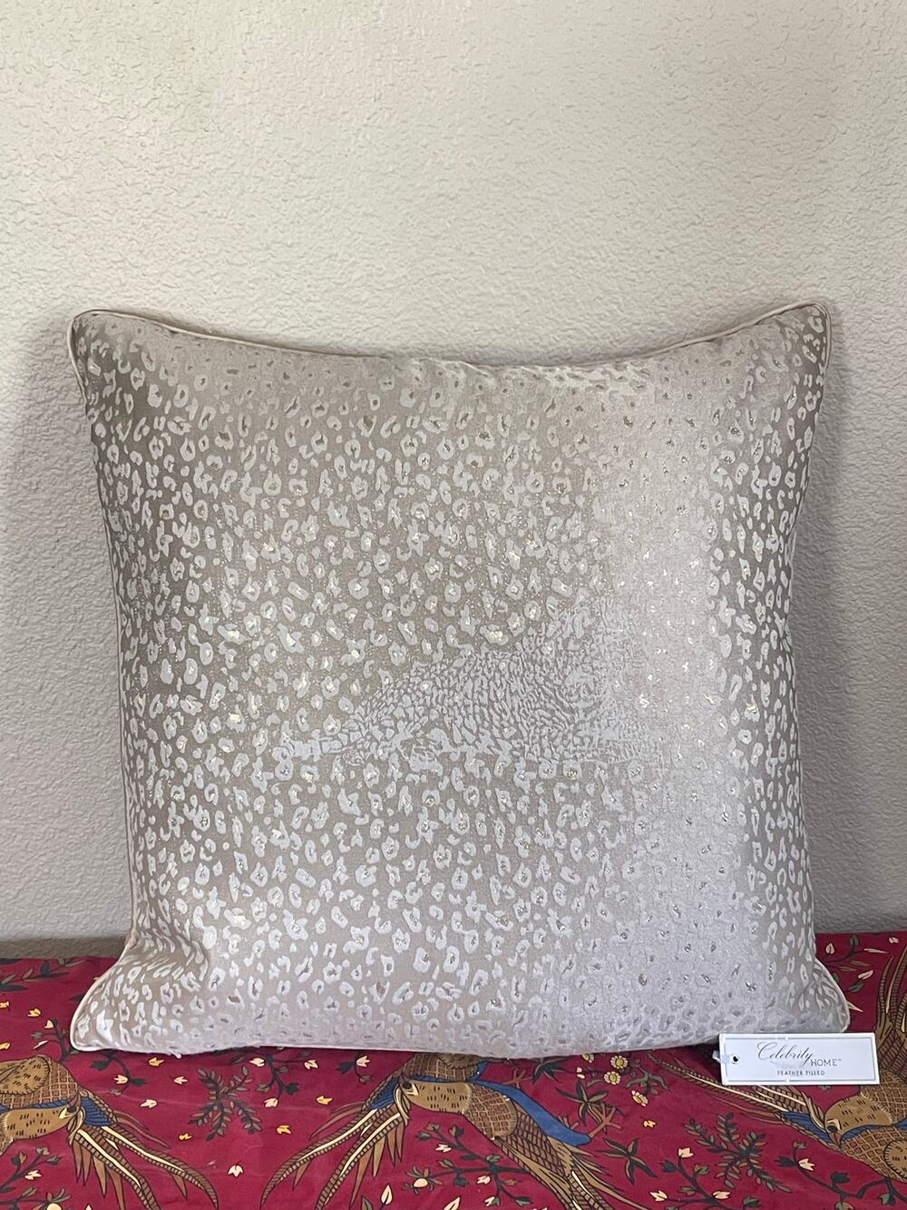 NWT CELEBRITY HOME CHEETAH
DECORATIVE PILLOW